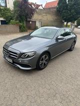 Mercedes-Benz E220 d 4MATIC Limousine  - Mercedes-Benz 220: 220e