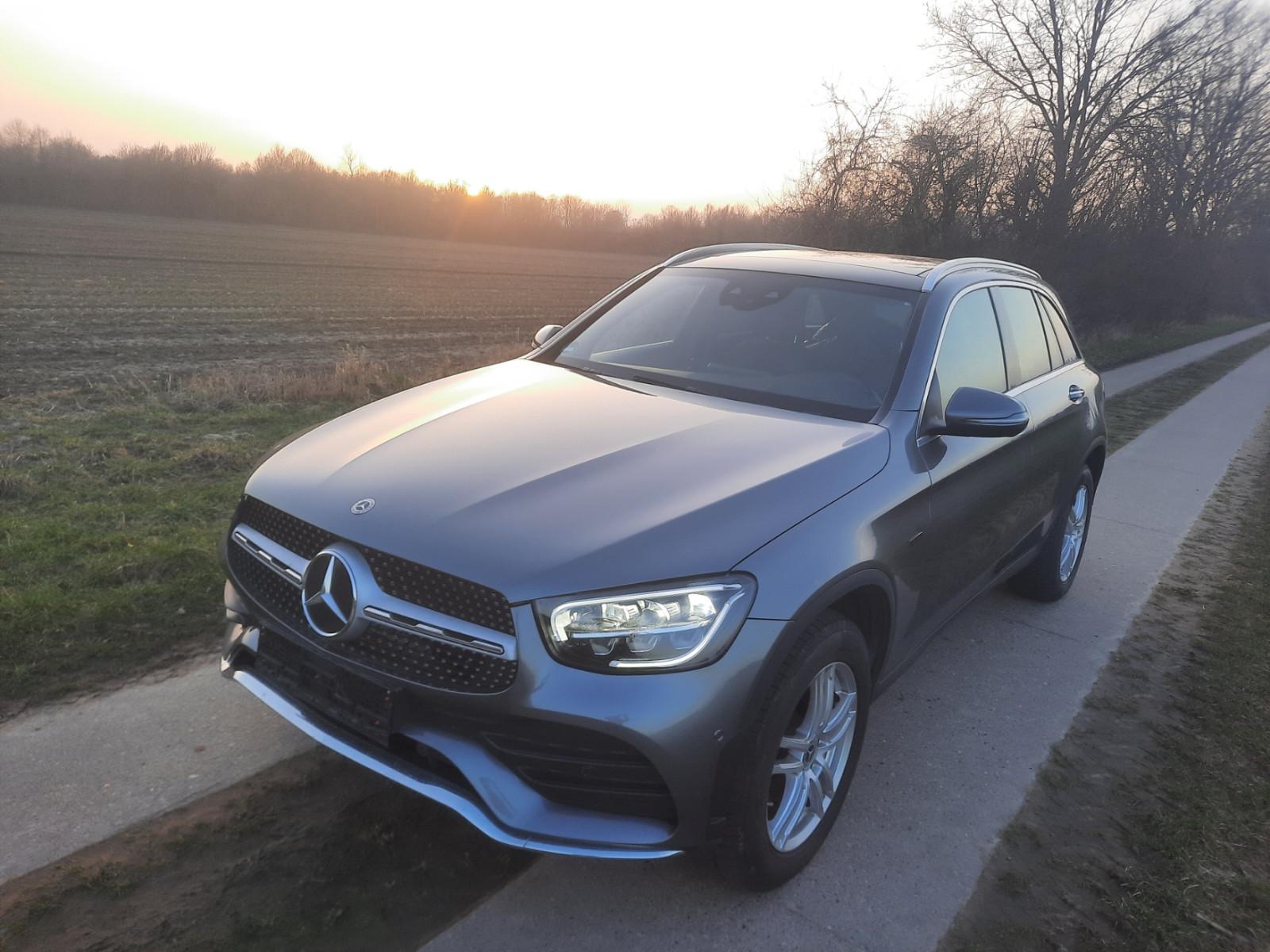 Mercedes-Benz GLC 300 de 4M AMG-Line/Pano/HeadUpDisplay/AHK