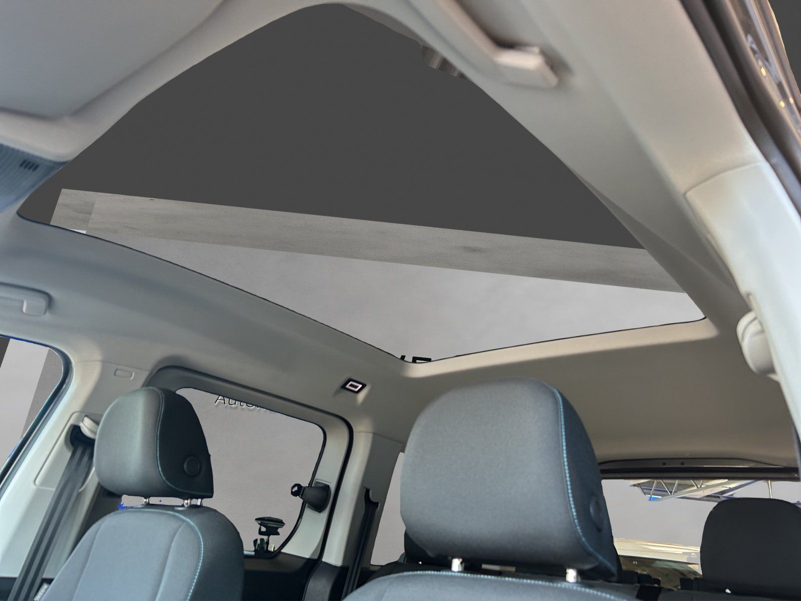 Fahrzeugabbildung Ford Tourneo Connect Active 122PS Kurz 7 Sitze