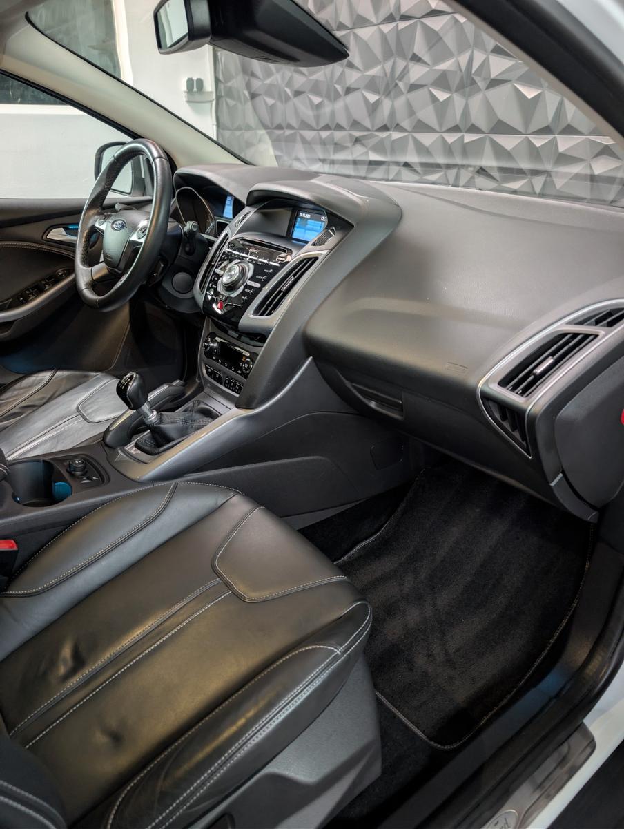 Ford Focus 2012 — photo 7