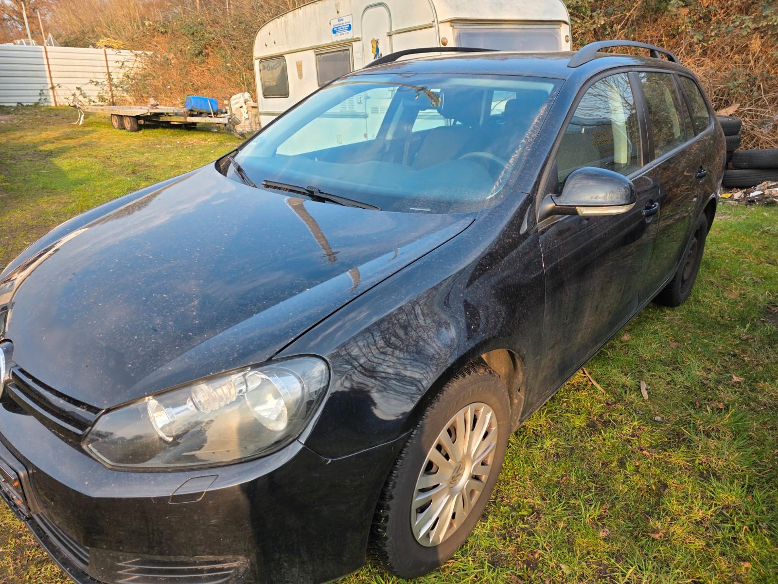 Volkswagen Golf 2010 — interior