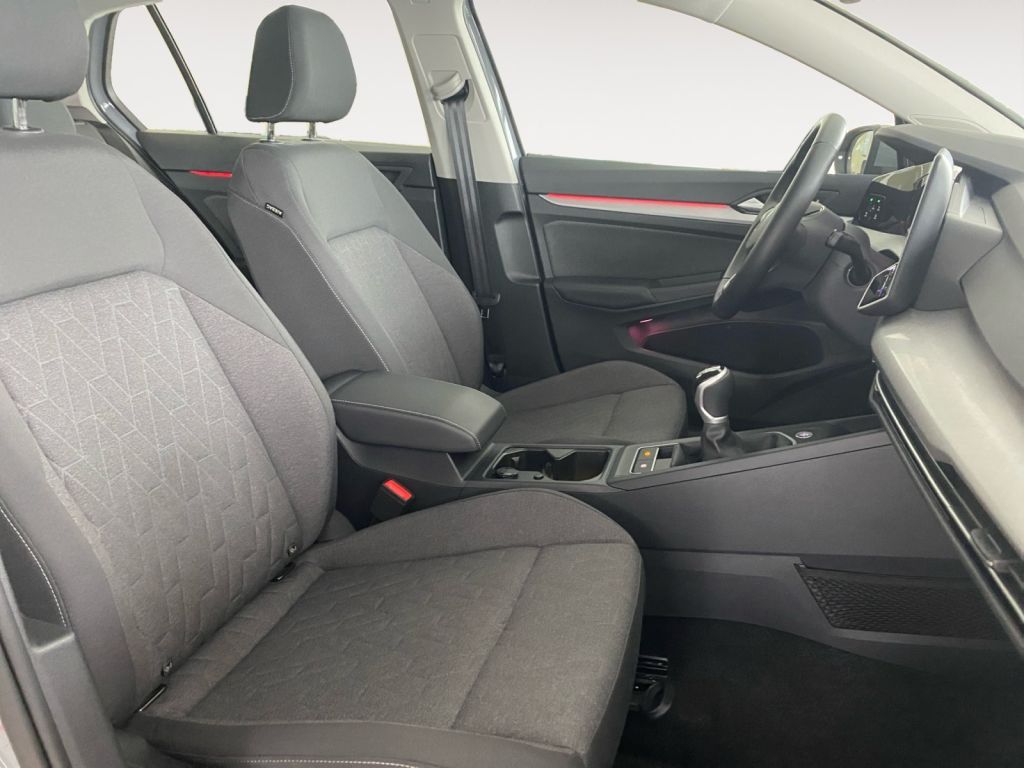 Fahrzeugabbildung Volkswagen Golf 1.5 TSI Life 3 Jahre NW Anschlussgarantie