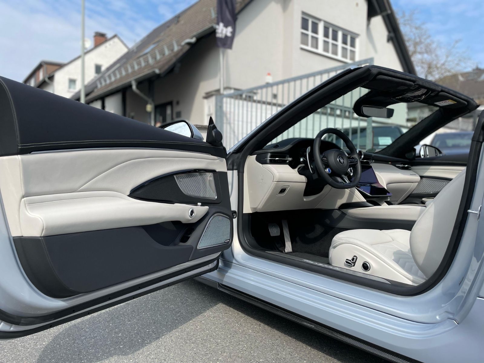 Fahrzeugabbildung Maserati GranCabrio Trofeo |SportDesign|Sonus|HeadUp|Lift
