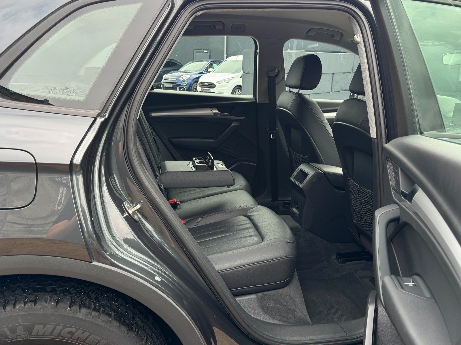 Fahrzeugabbildung Audi Q5 2.0 TFSI quattro basis Leder Kamera SHZ ACC