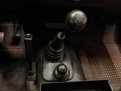 LAND ROVER Defender 90 E Station Wagon RADIO LAND ROVER Defender 90 E Station Wagon RADIO