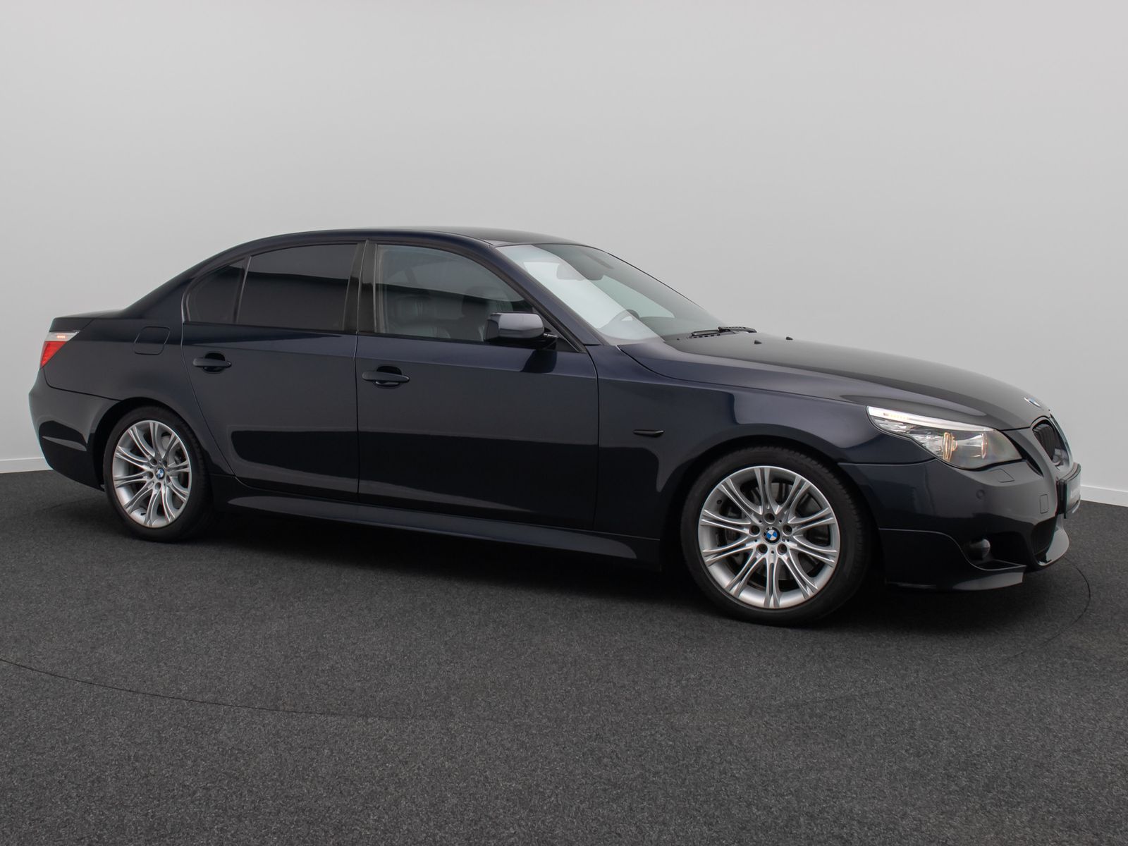 Fahrzeugabbildung BMW 530i M Sport Xenon NaviPro AHK HiFi Memory Leder