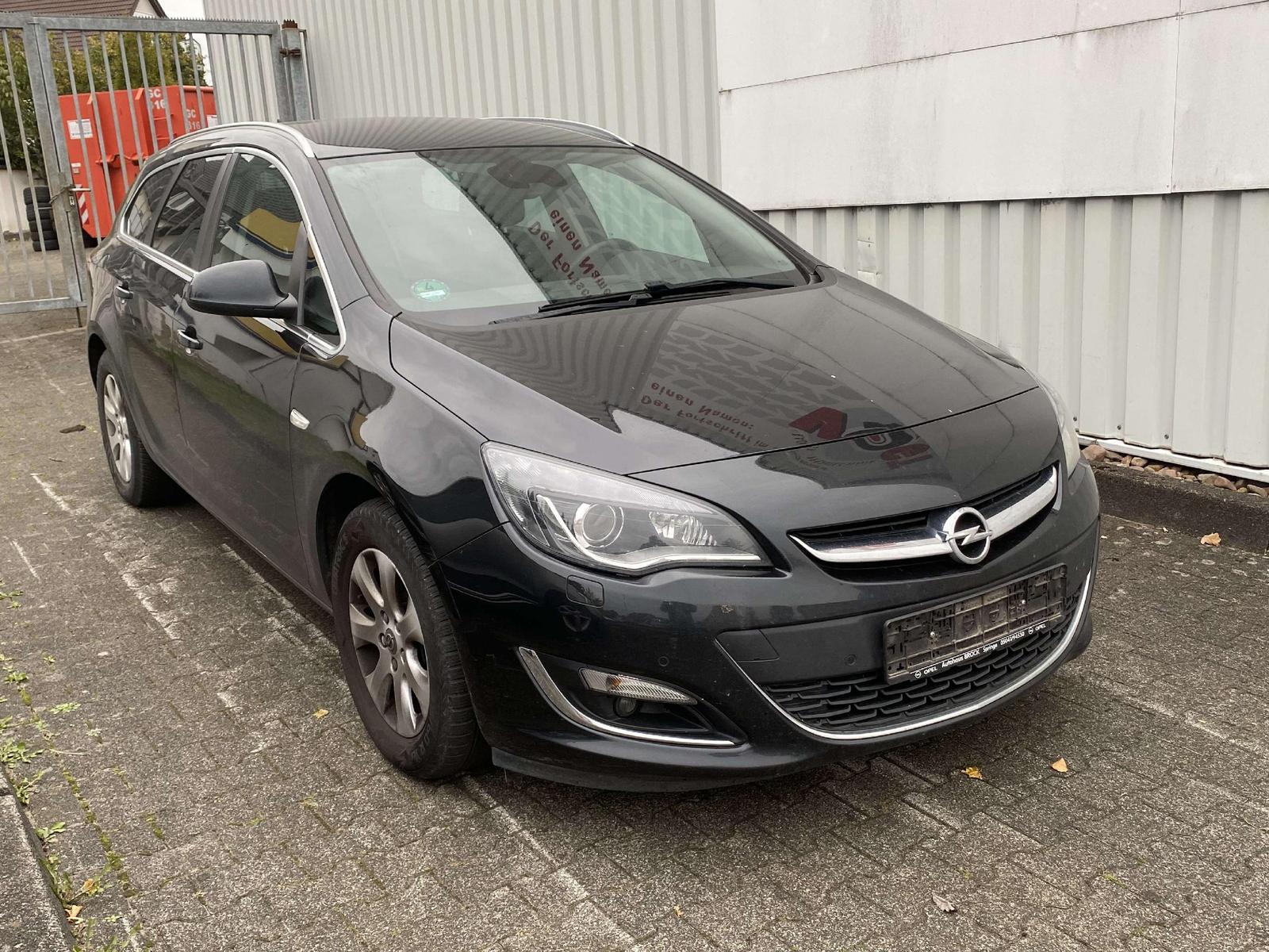 Opel Astra 1.6 Exklusiv   Navi PDC RearCam AHK