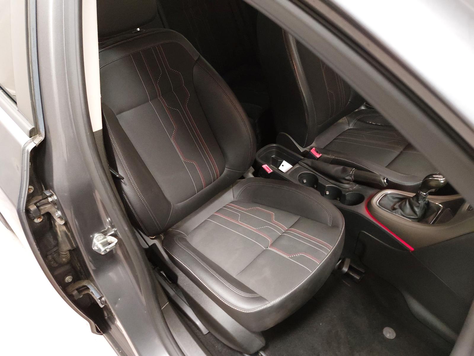 Opel Astra 2012 — photo 10