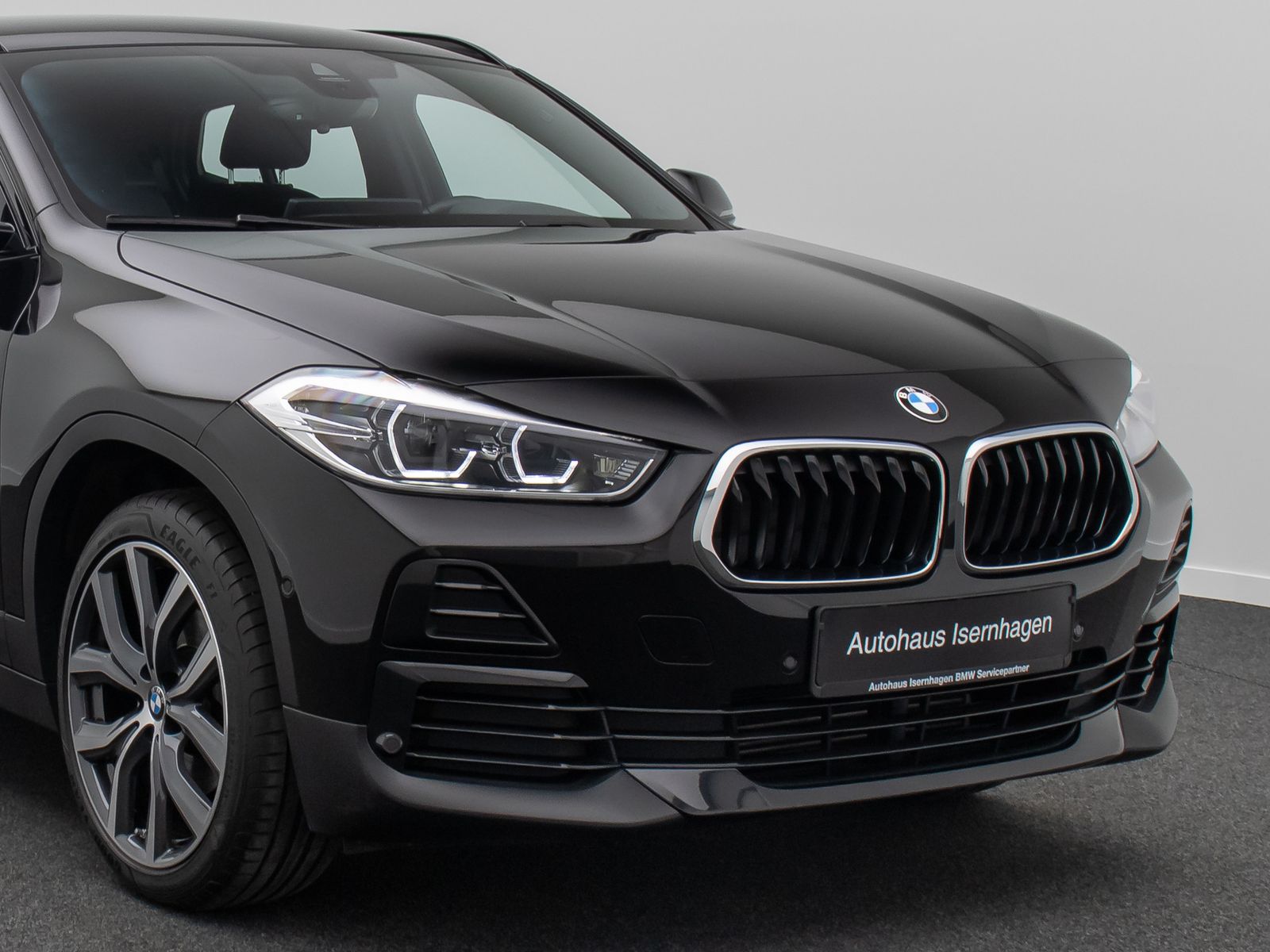 Fahrzeugabbildung BMW X2 sD18i Alarm HUD DAB Kamera HiFi Sportsitz 19"
