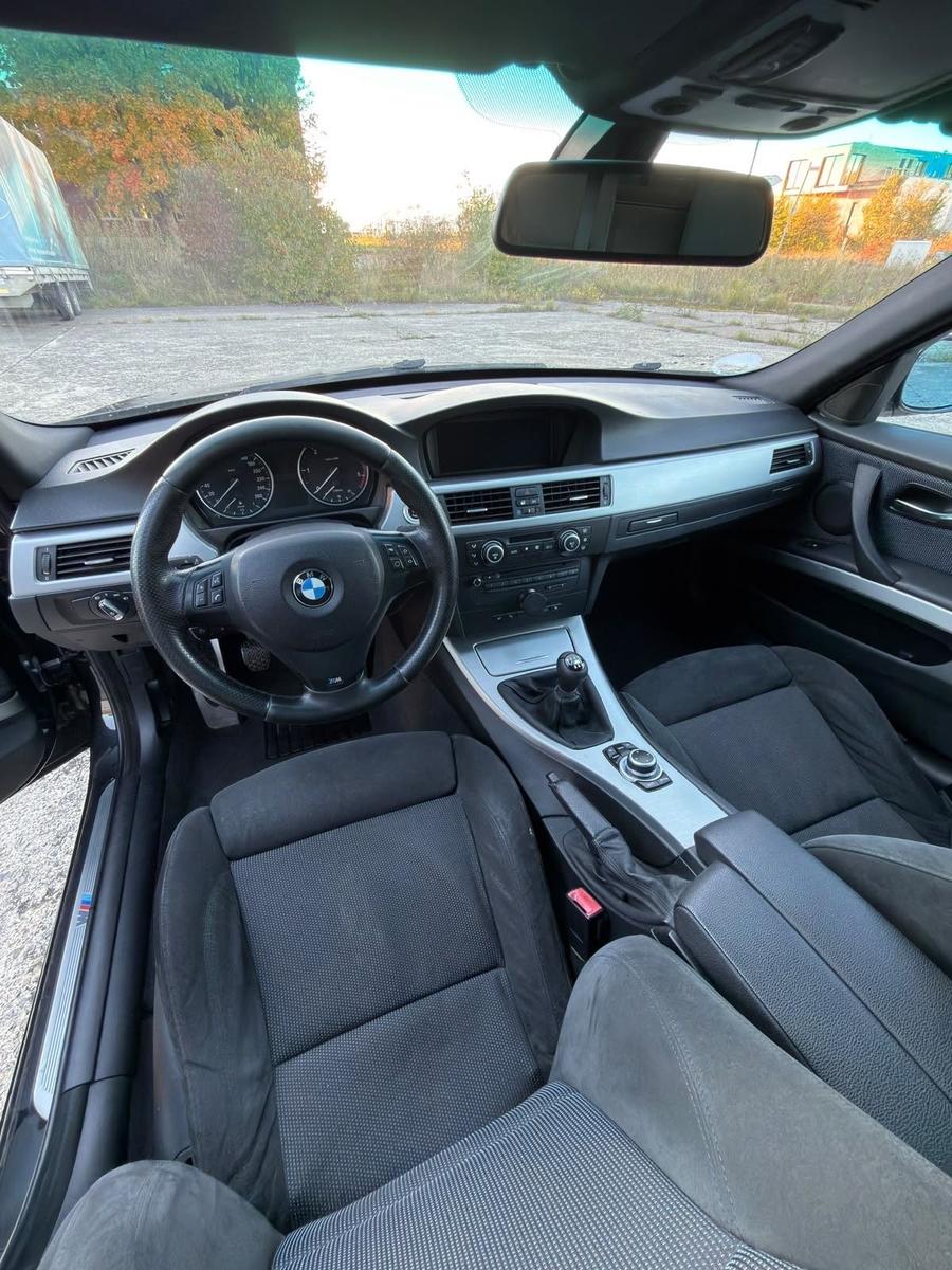 BMW 320 2009 — photo 8