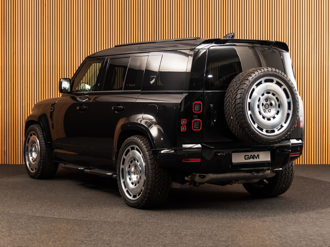 Land Rover Defender 110 X-Dynamic HSE P300e HERITAGE- 22" imagem 3