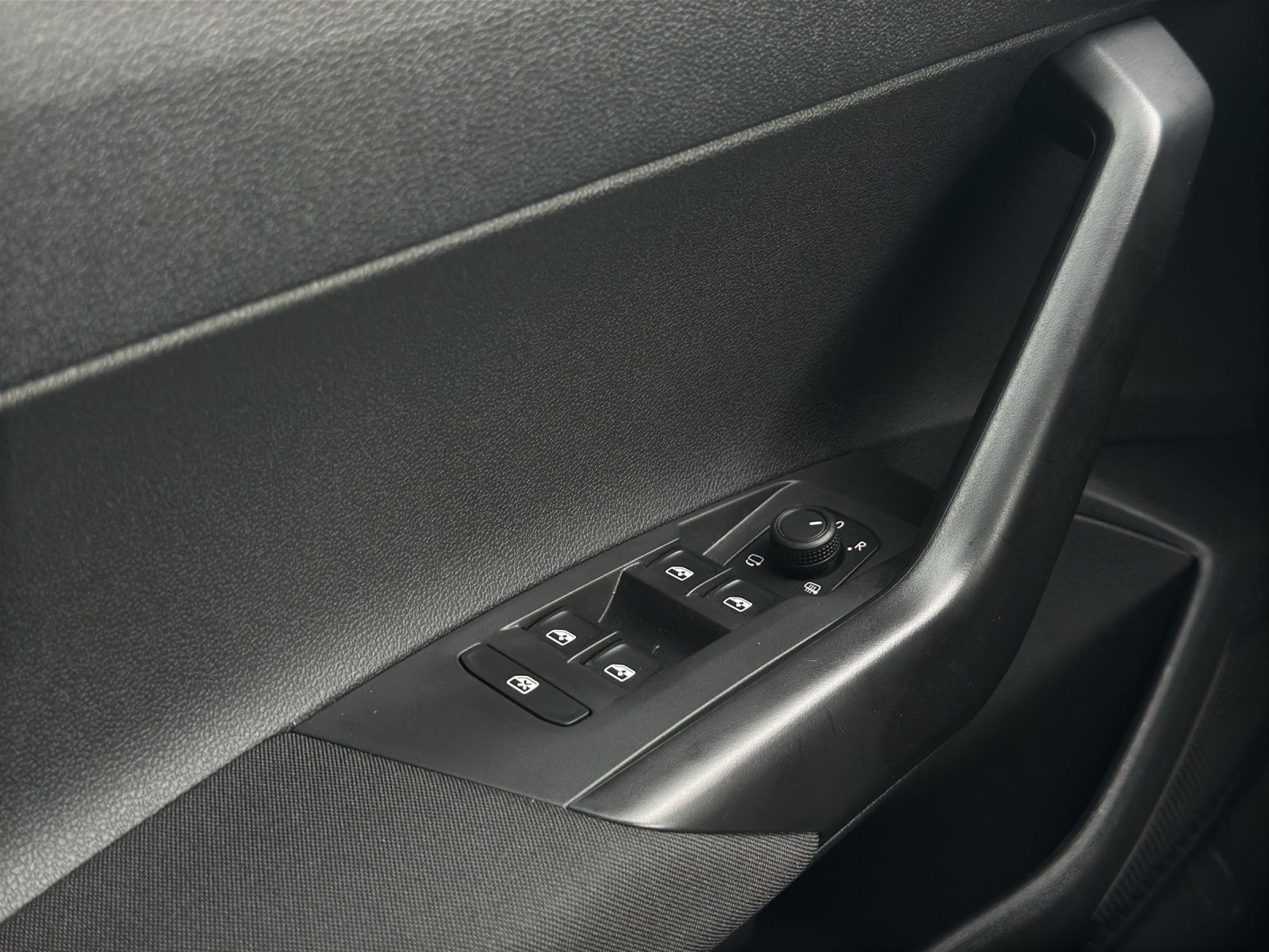 Fahrzeugabbildung Volkswagen Taigo Life TSI LED SH DAB+ PDC