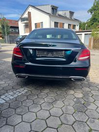 Mercedes E 200 - 4