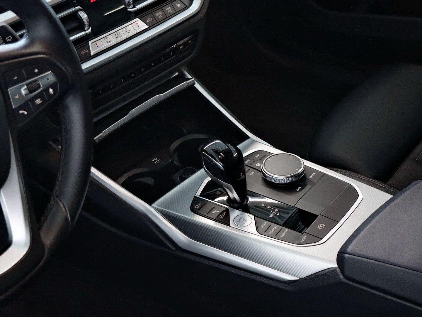 BMW 330i xDrive Touring Sport Line, eAHK, Kamera