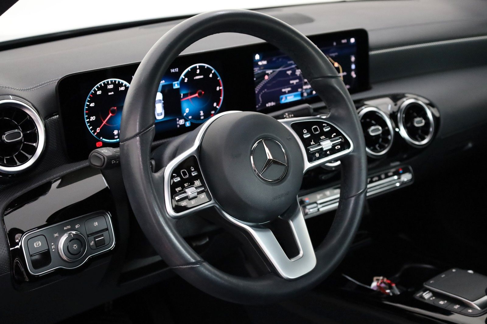 Fahrzeugabbildung Mercedes-Benz CLA 220 d Coupe,Leder,Navi,LED,SH,360Kamera