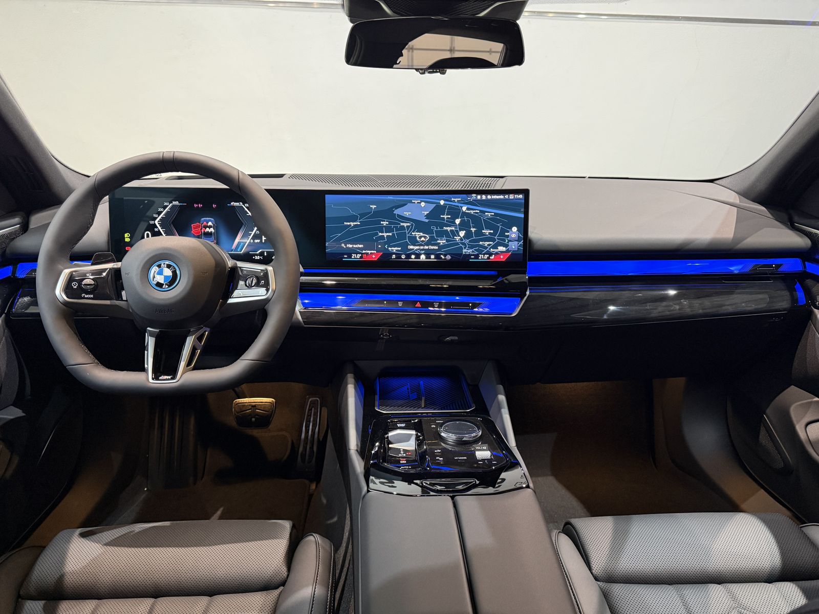 Fahrzeugabbildung BMW i5 xDrive40 B&W Hifi, Sitzbelüftung, 20" LMR