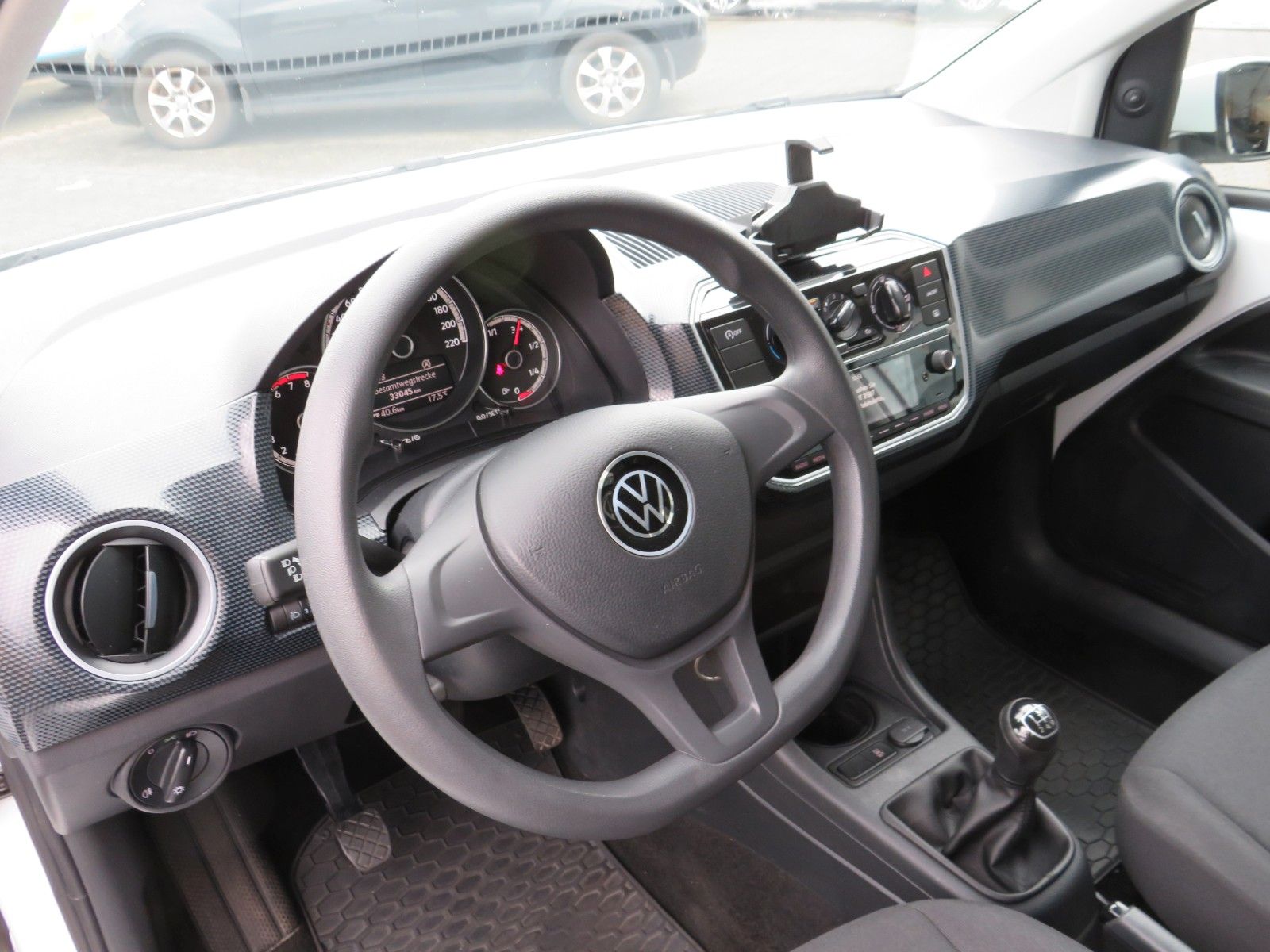 Fahrzeugabbildung Volkswagen up! 4-T. KLIMA MAPS & MORE TELVOR. DAB ZV 1.HAND