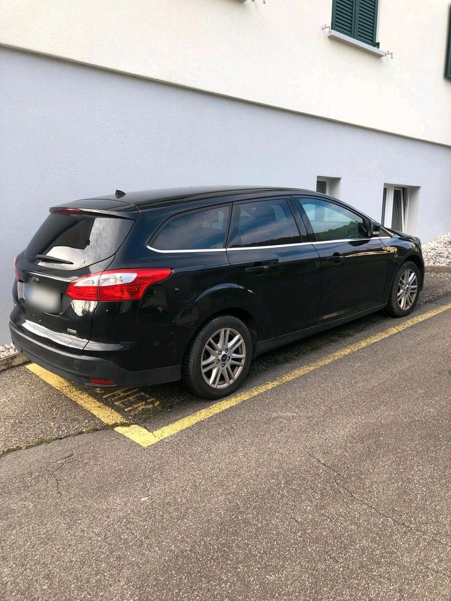 Ford Focus 2012 — rear view