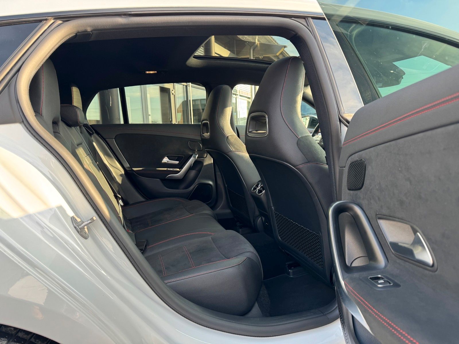 Fahrzeugabbildung Mercedes-Benz CLA 250 4M SB AMG+Pano+AHK+Memory+360+Night