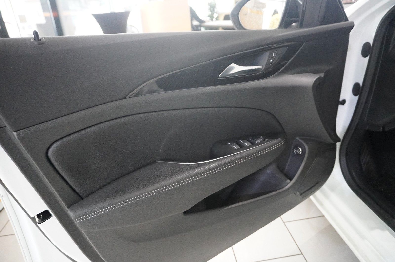Fahrzeugabbildung Opel Insignia B ST 2.0D BUSINESS NAVI/HUD/KAMERA/AHK