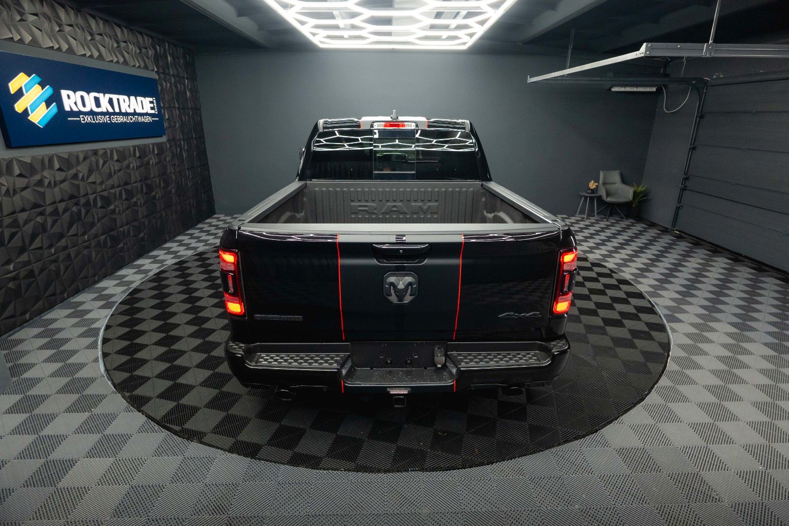 Fahrzeugabbildung Dodge RAM 5.7 V8 HEMI 4x4 LIMITED Style Night-Edition