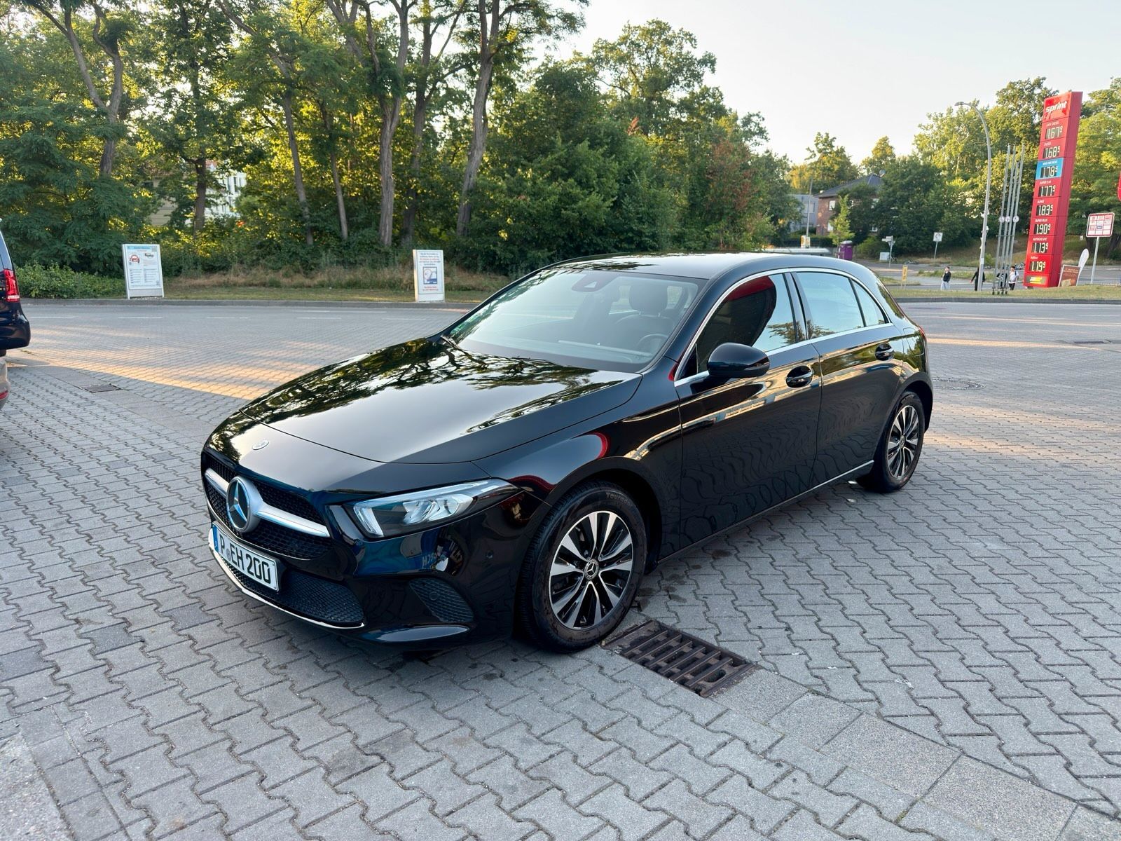 MERCEDES-BENZ Mercedes A180 Facelift Progressive  Junge...