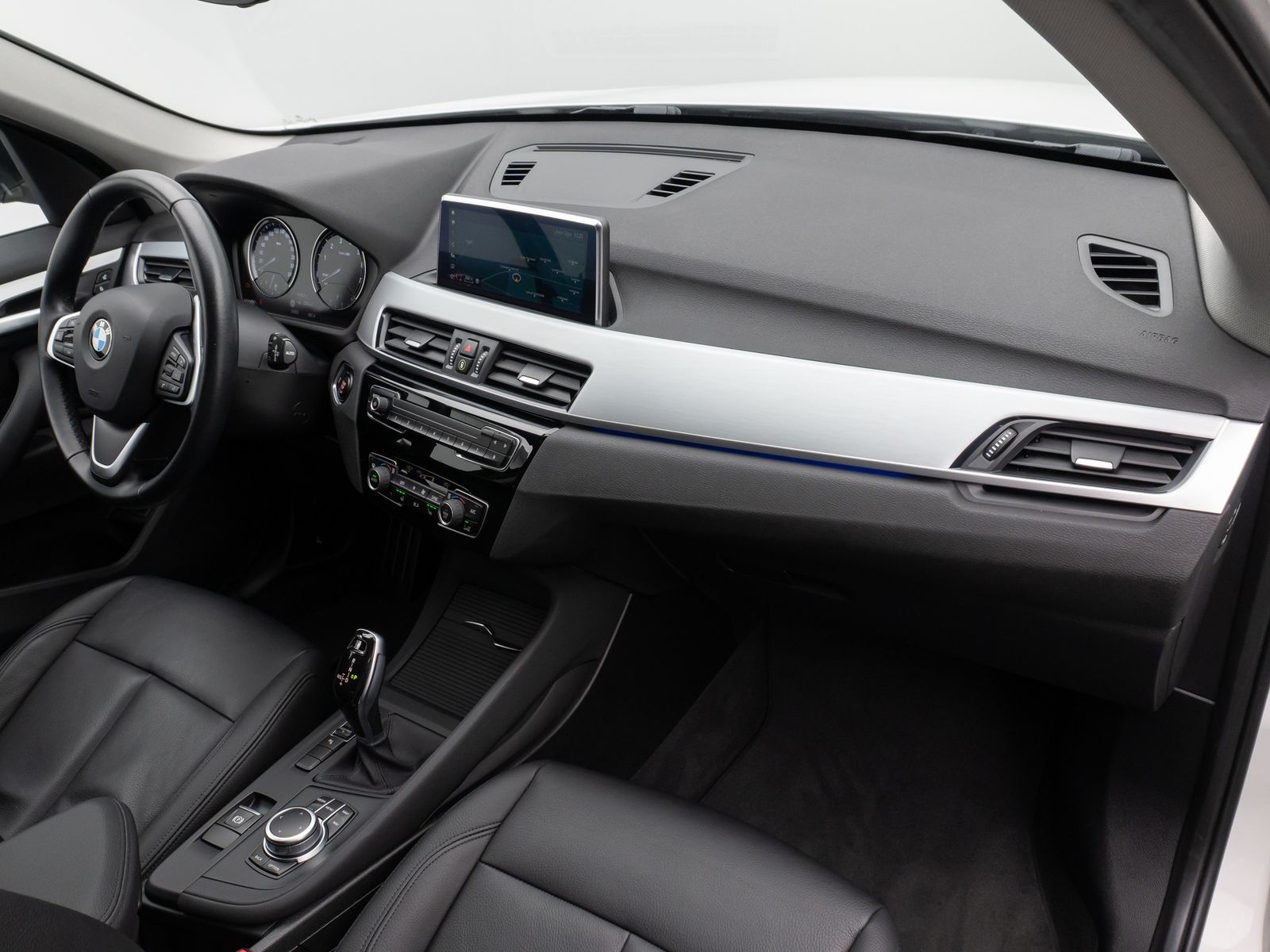 Fahrzeugabbildung BMW X1 sD18i Kamera DAB Alarm LED Navi Sport Geschwi