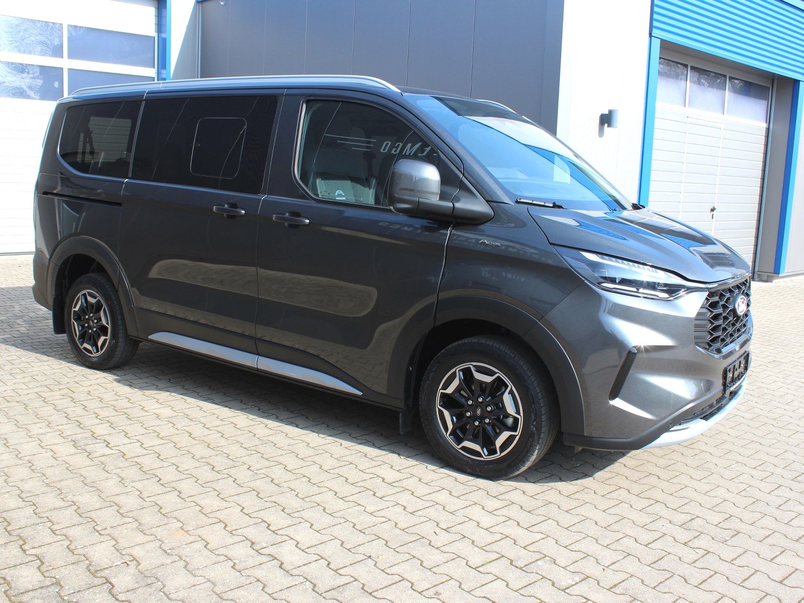 Fahrzeugabbildung Ford Tourneo Custom 320 L1 Tourneo Active FWD Bus