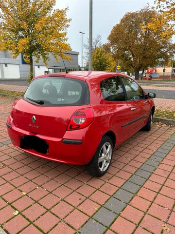 Renault Clio 3 (Schönes Winter Fahrzeug)