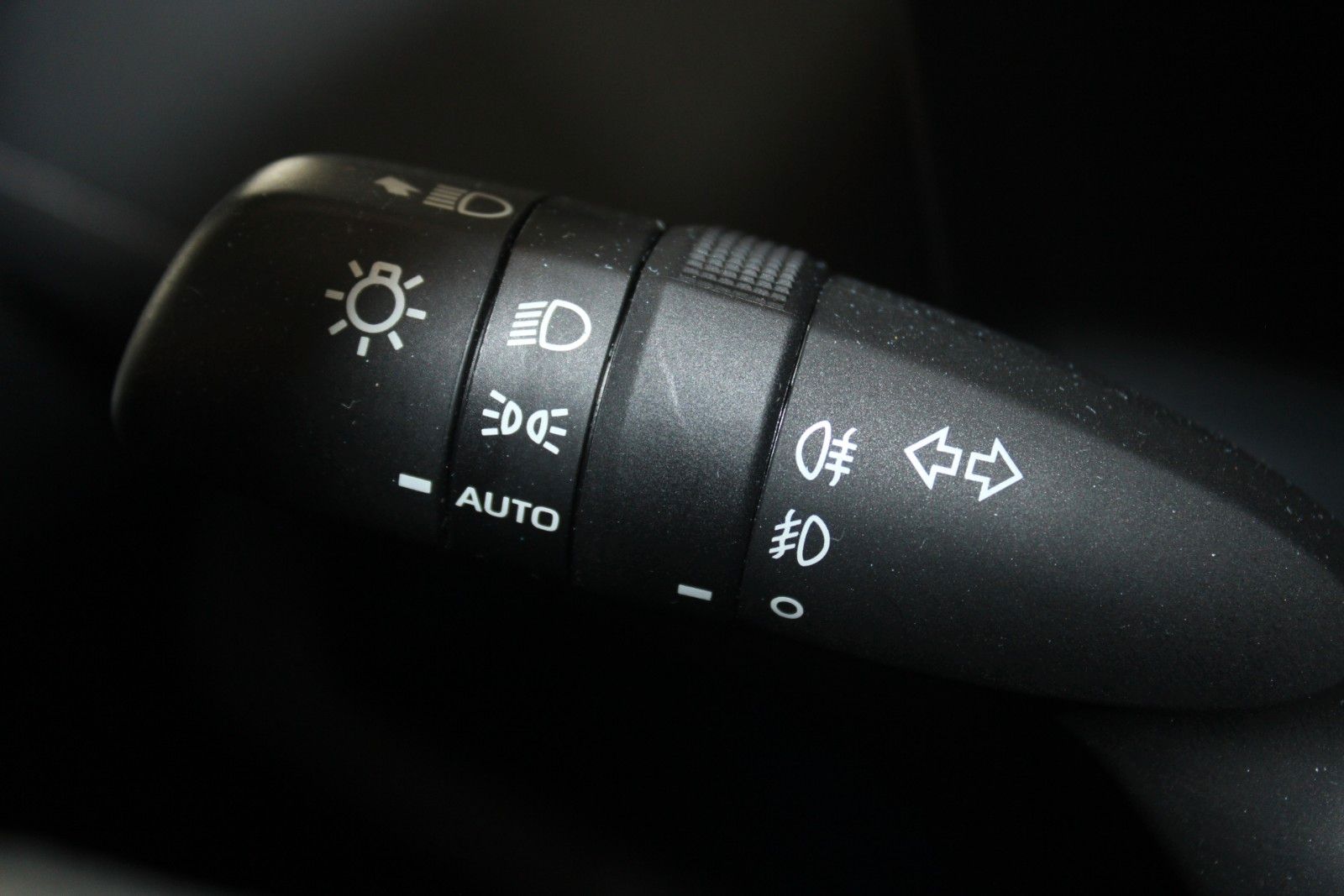 Fahrzeugabbildung Toyota RAV 4 4x2 Hybrid Lounge Aut. PANO LED LEDER ACC