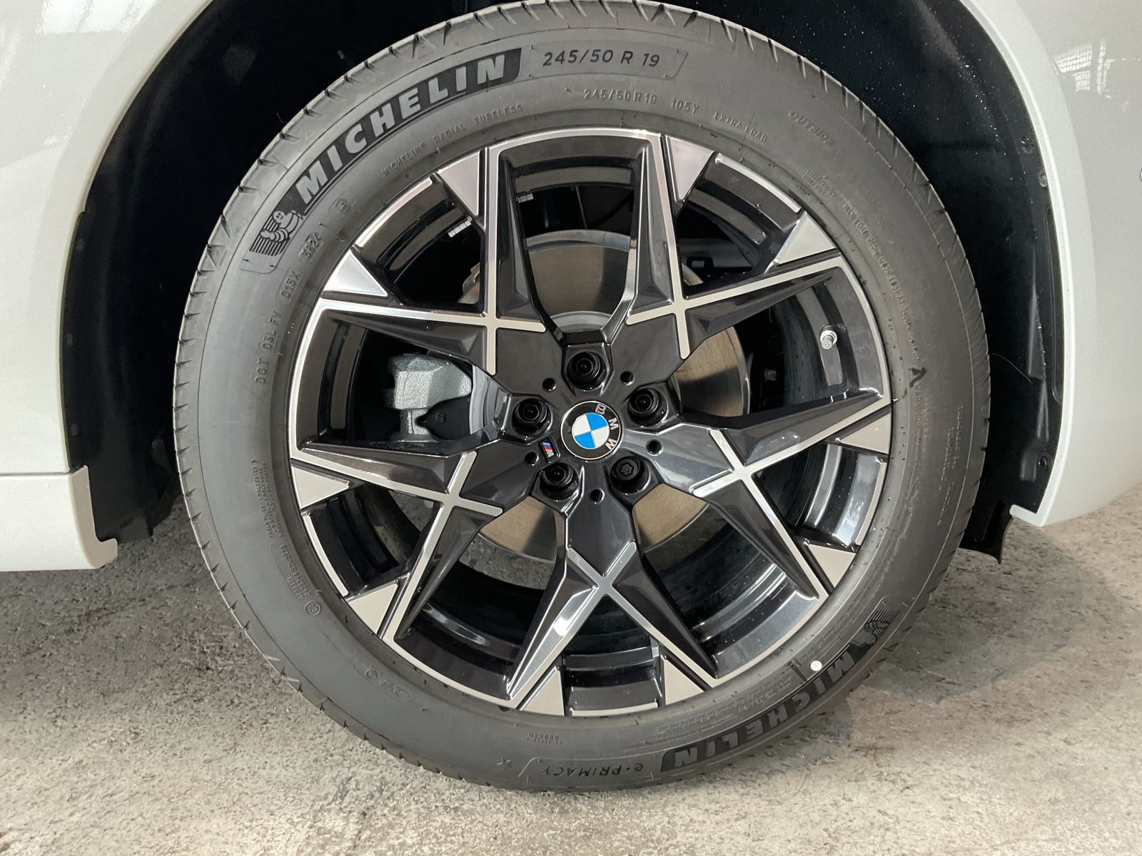 Fahrzeugabbildung BMW X3 20 xDrive Harman Kardon Surround System, Lenk