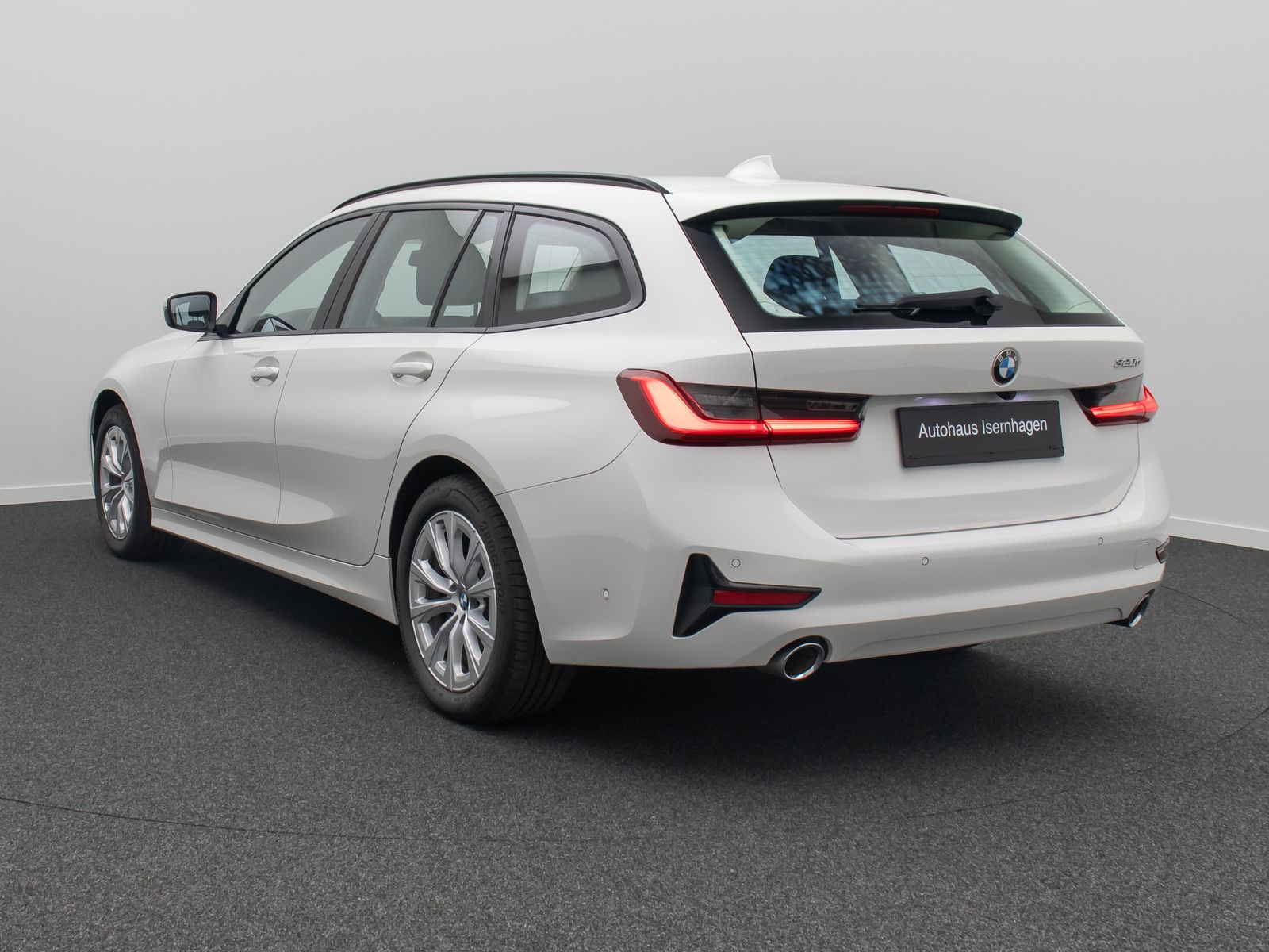 Fahrzeugabbildung BMW 320d Advantage GeschwindigReg Kamera DAB LED 17"