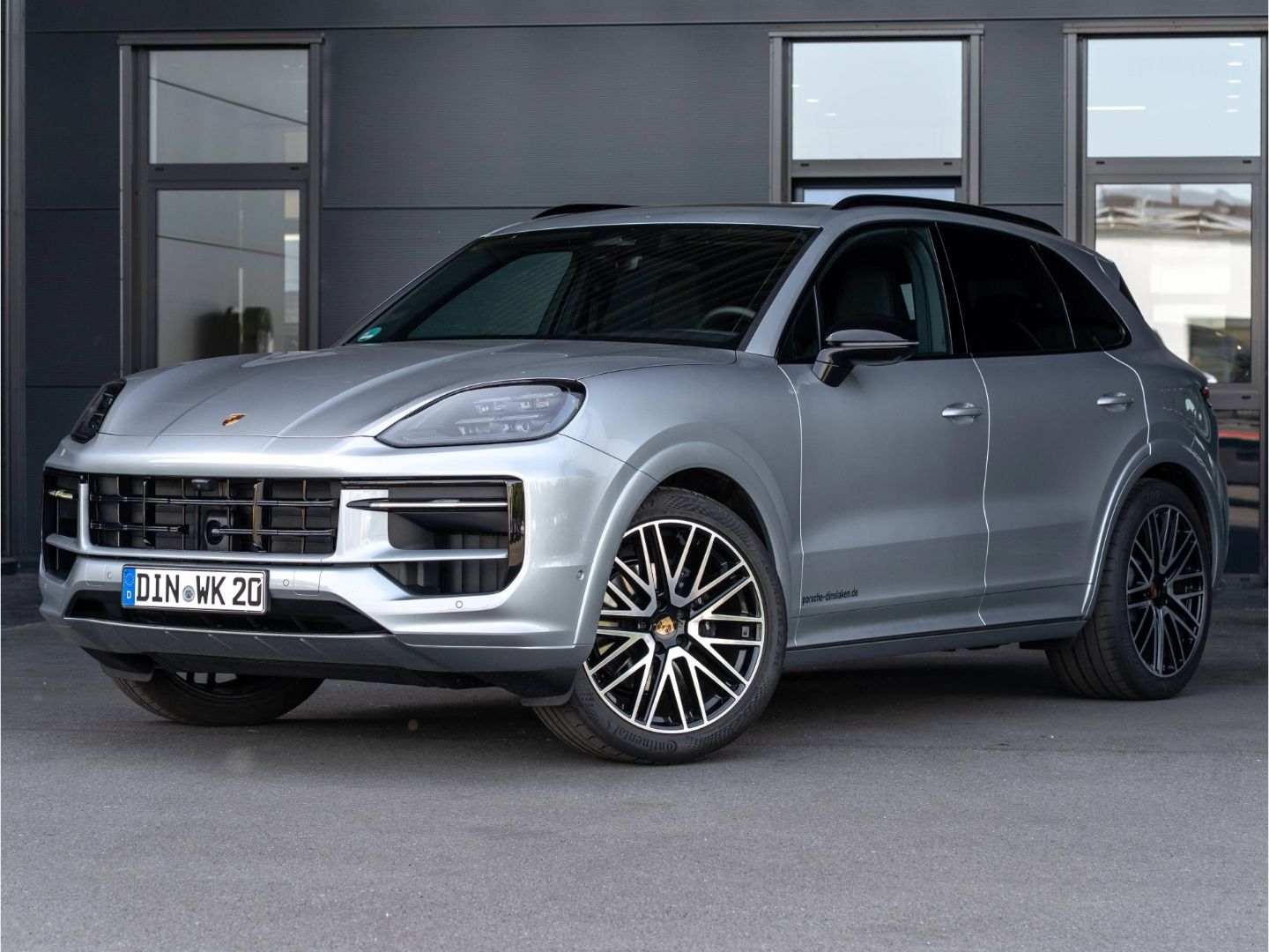 Porsche Cayenne - 1