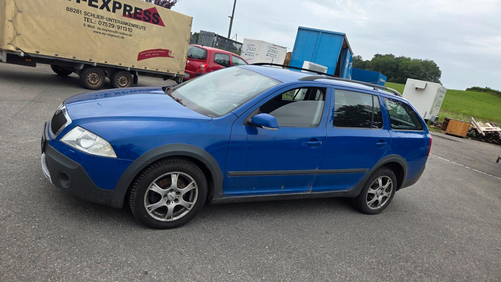 Skoda Octavia 2007 — rear view