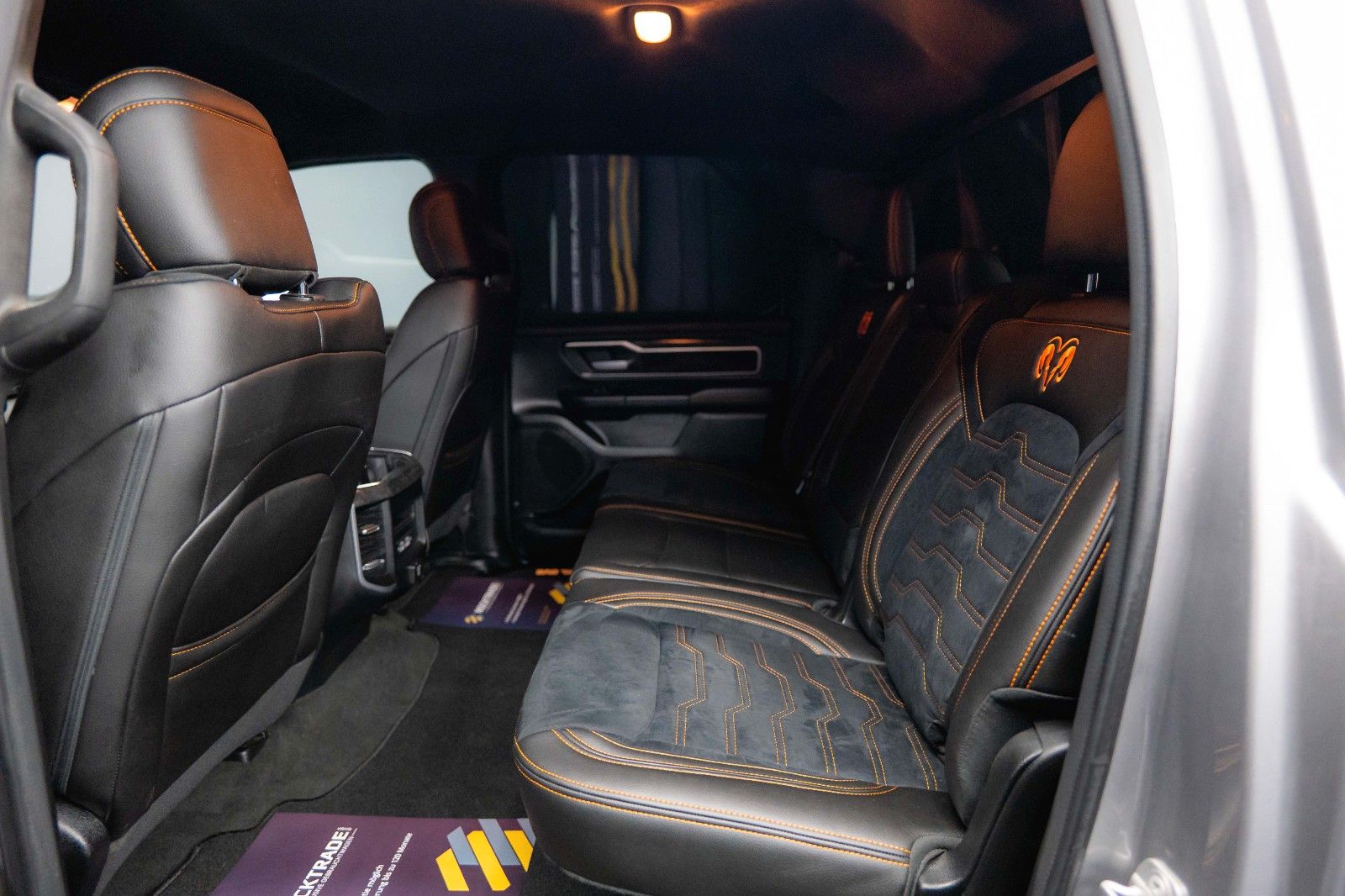 Fahrzeugabbildung Dodge RAM 5.7 V8 HEMI 4x4 OFFROAD Night-Paket *LED*19%