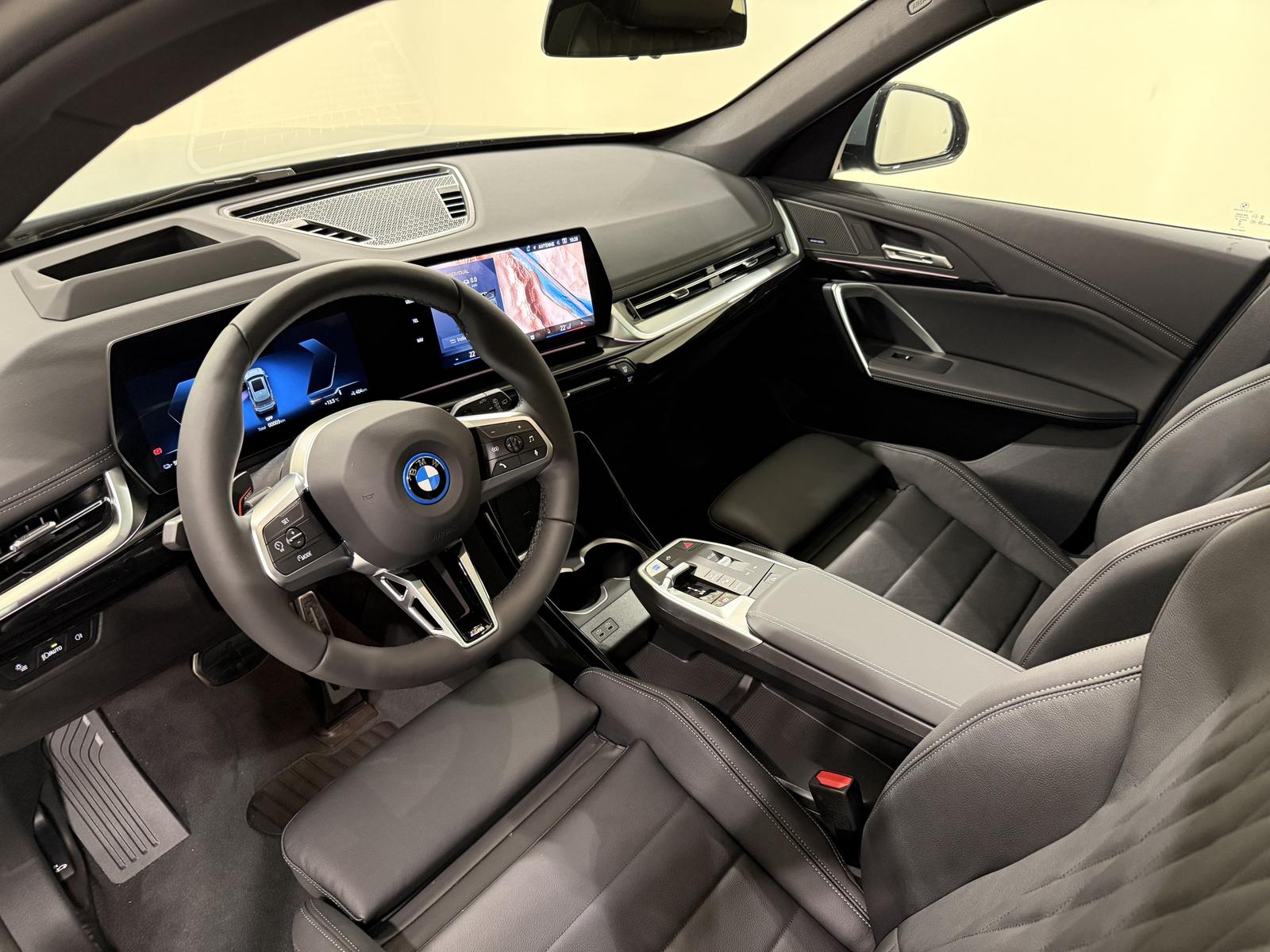 BMW iX1 xDrive30 M Sport Pro ACC 360 AHK HUD