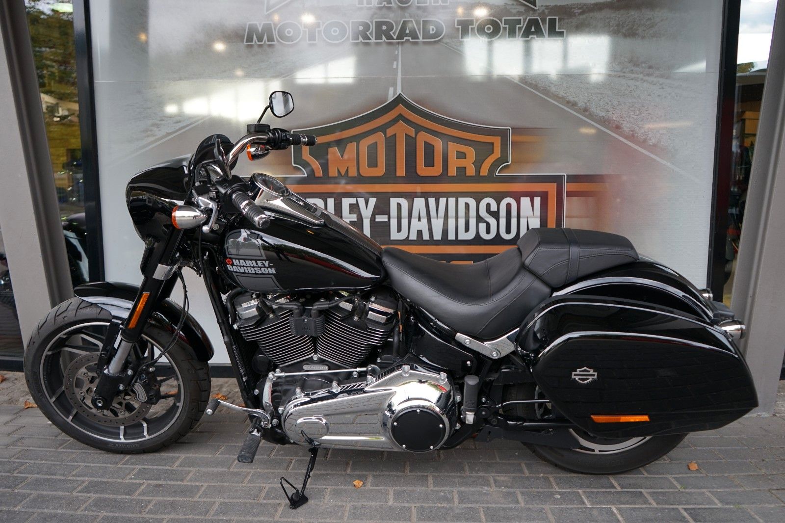 Fahrzeugabbildung Harley-Davidson Softail Sport Glide mit Jekill & Hyde Auspuff