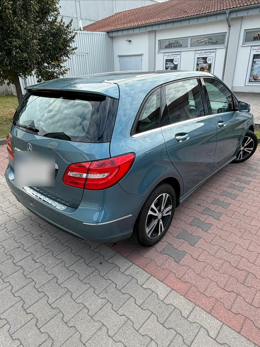 Mercedes-Benz B 200