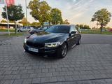 BMW 520d xDrive  G31 Mpaket Hud Ahk HiFi  - BMW 520 mit Diesel-Antrieb: Schwarz, Sportfahrwerk, Limousine