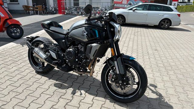 CFMOTO 700CL-X SPORT 