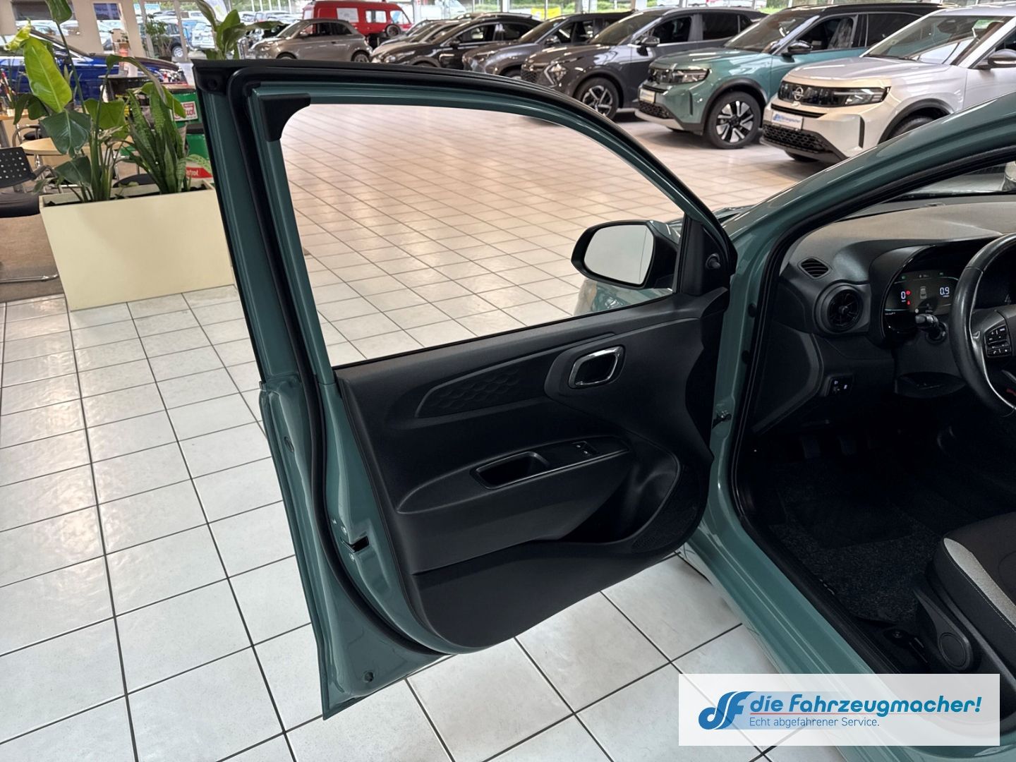 Fahrzeugabbildung Hyundai i10 Trend Navi Apple CarPlay Android Auto Musiks