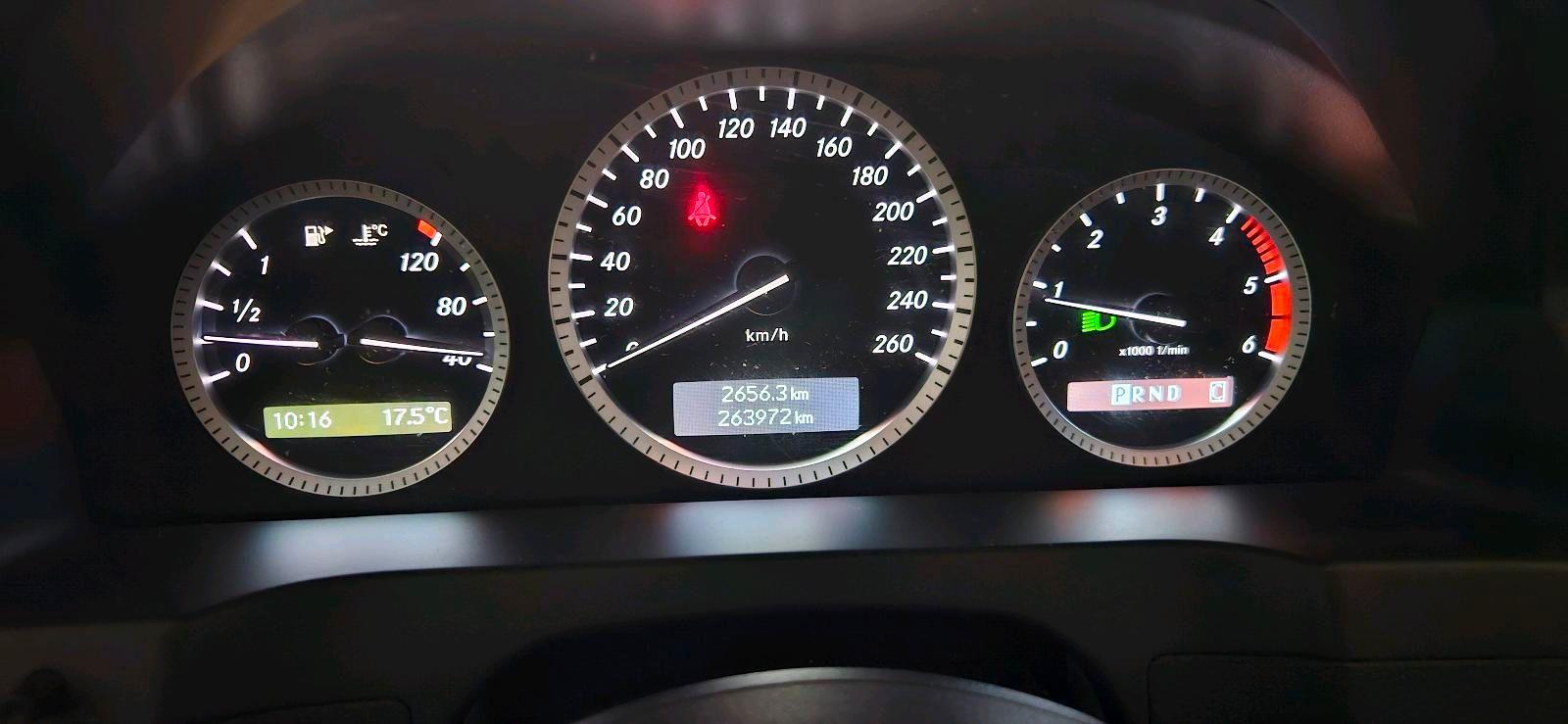 Mercedes-Benz C220 2010 — photo 9