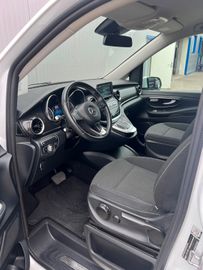 Mercedes V 220 - 12