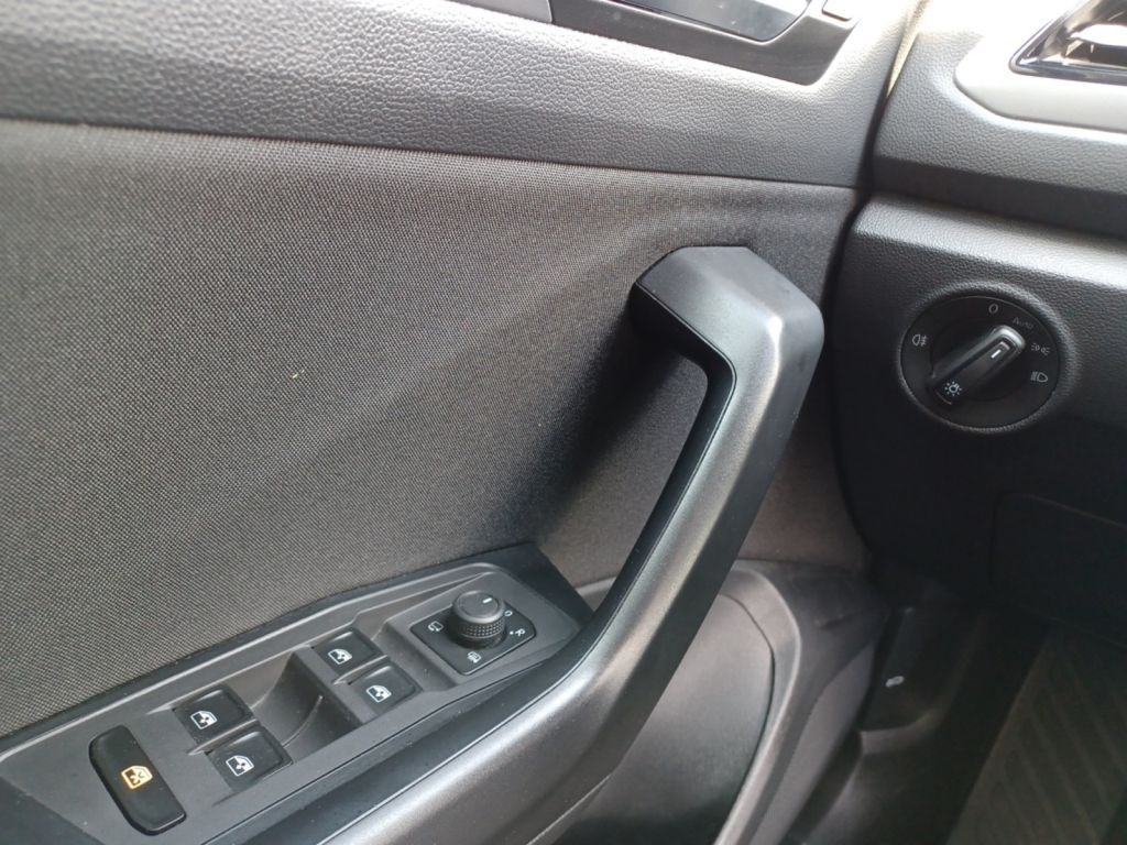 Fahrzeugabbildung Volkswagen T-Roc 1.0 TSI OPF Life Navi, Shzg, ACC uvm.
