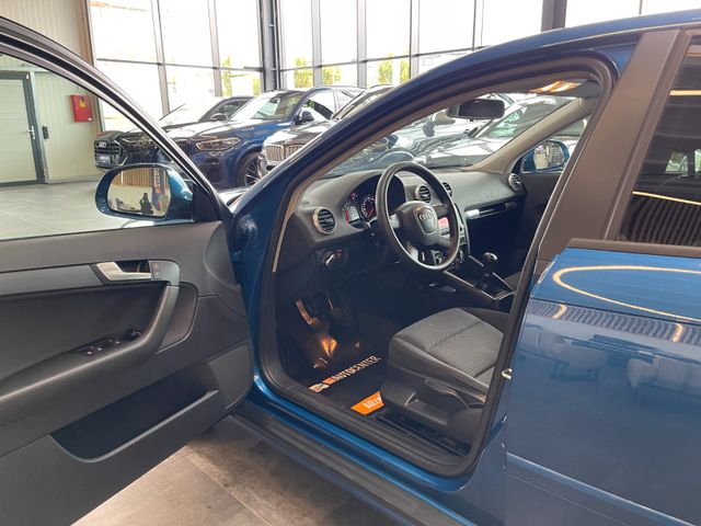 Audi A3 Sportback 1.6 Attraction *TEMPOMAT*SZHZ*KLIMA