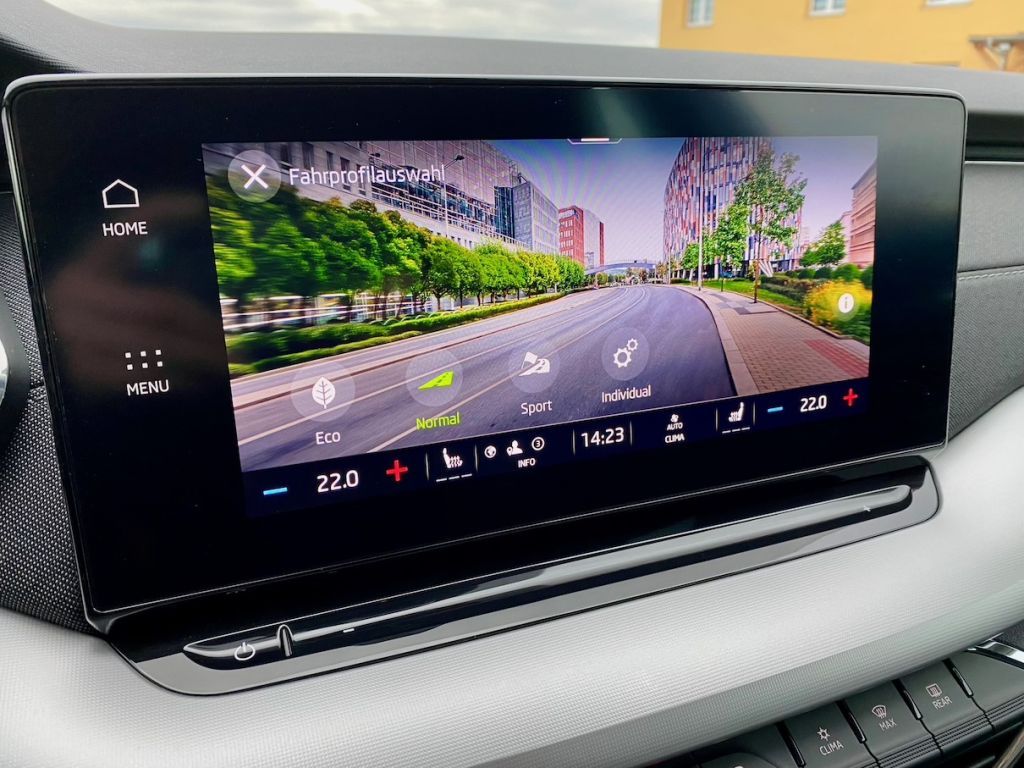 Fahrzeugabbildung SKODA Octavia Combi 2.0 TDI Style AAC NAVI LED HEAD UP