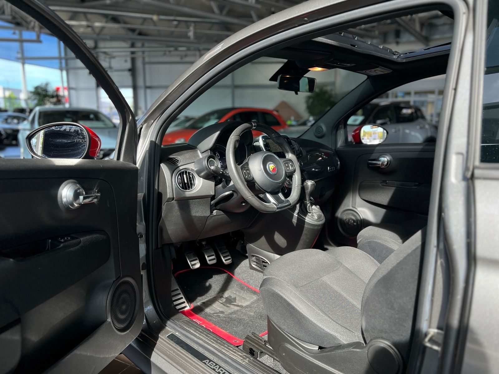 Fahrzeugabbildung Abarth 595 Skydome PANO XEN NAV SHZ PDC ALU