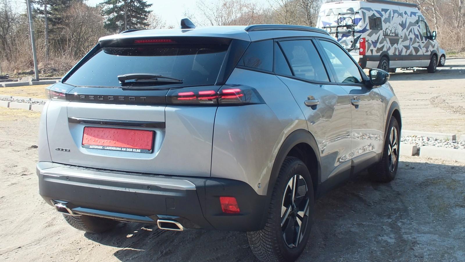 Peugeot 2008 Allure Pure Tech 130 EAT8 Automatik +Navi