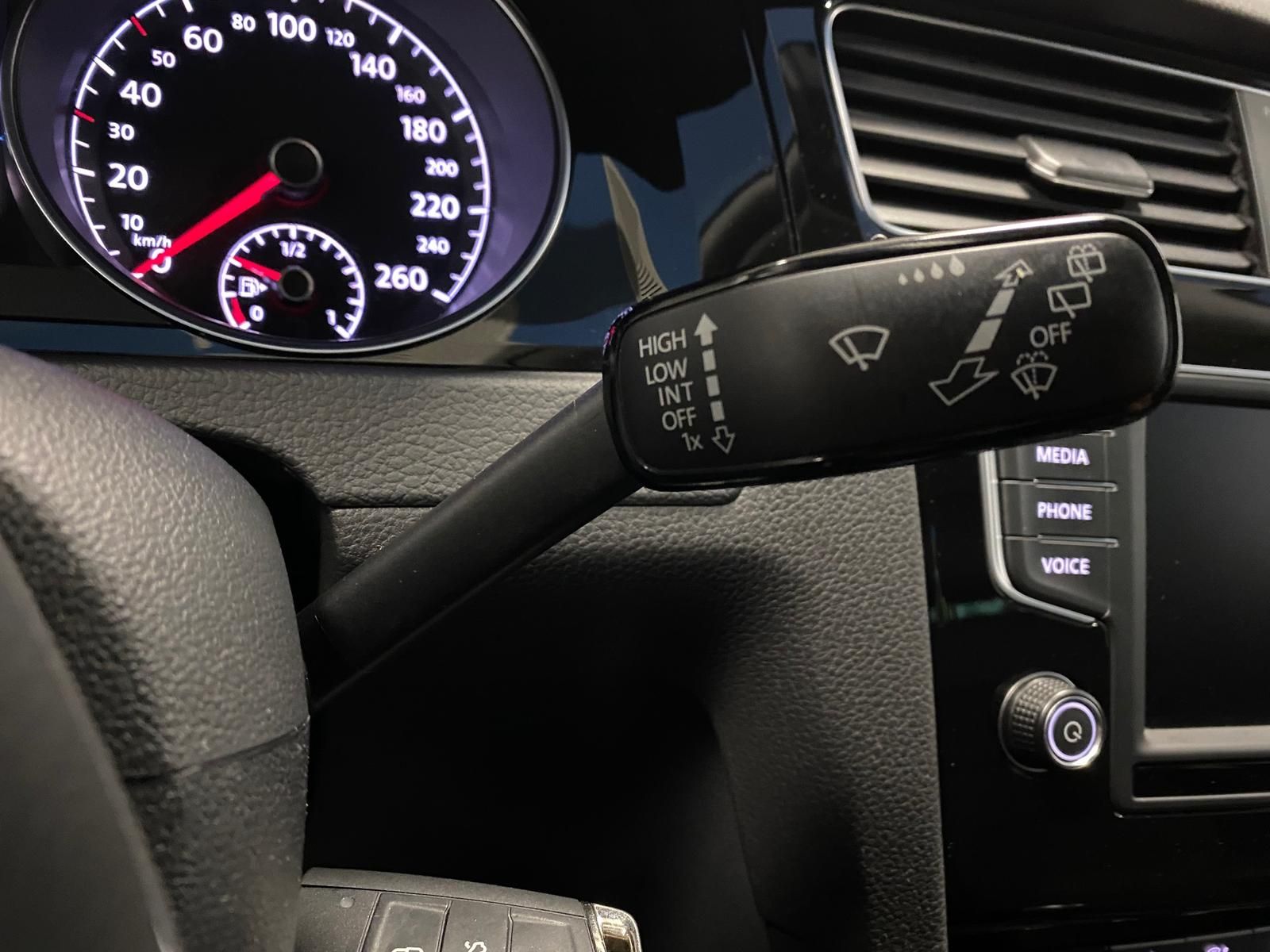 Fahrzeugabbildung Volkswagen Golf 1.4 16V TSI 1395 ccm Highline PDC+NAVI+ACC+