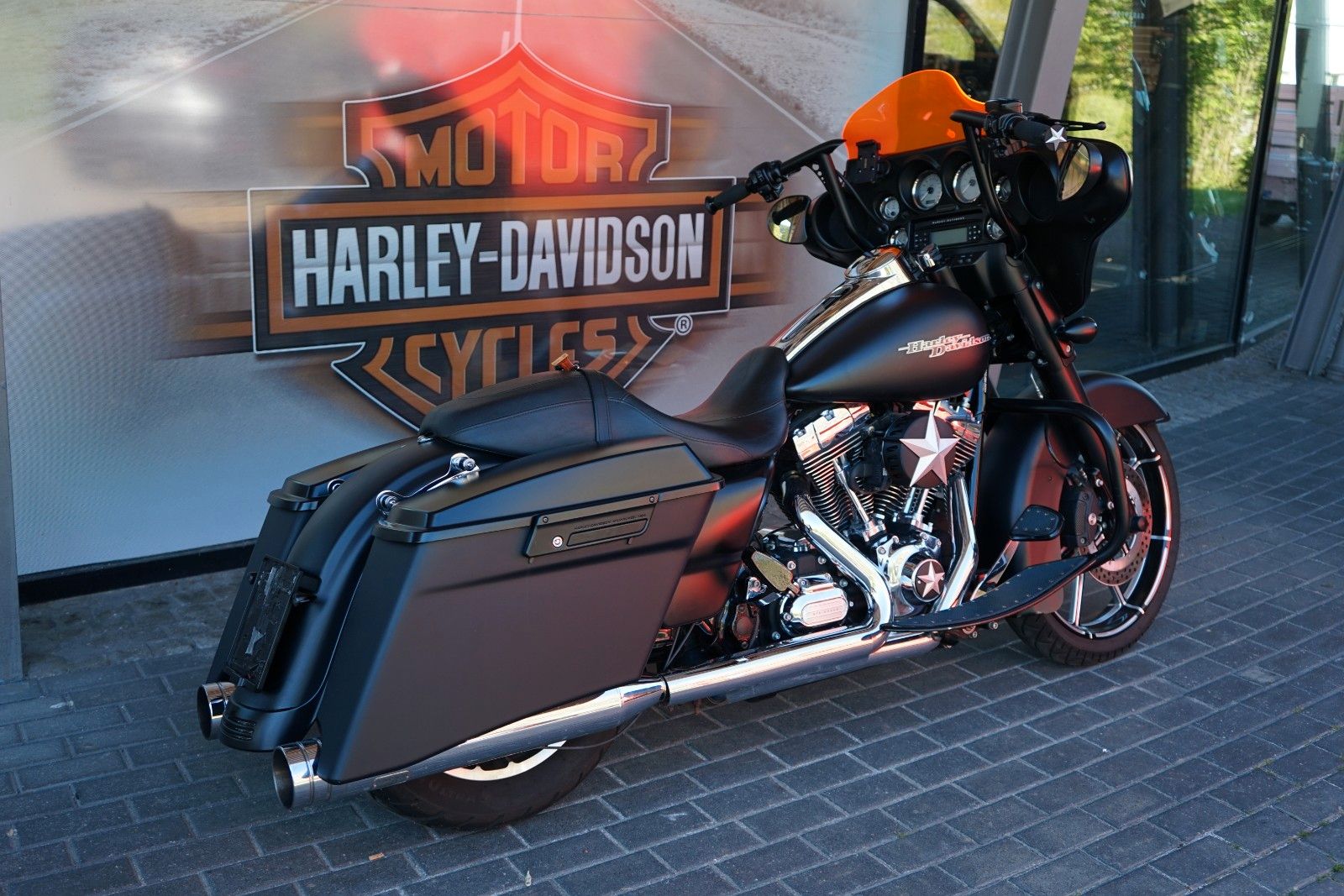 Fahrzeugabbildung Harley-Davidson Street Glide 103 - Mega Umbau - Jekill - 21 Zoll